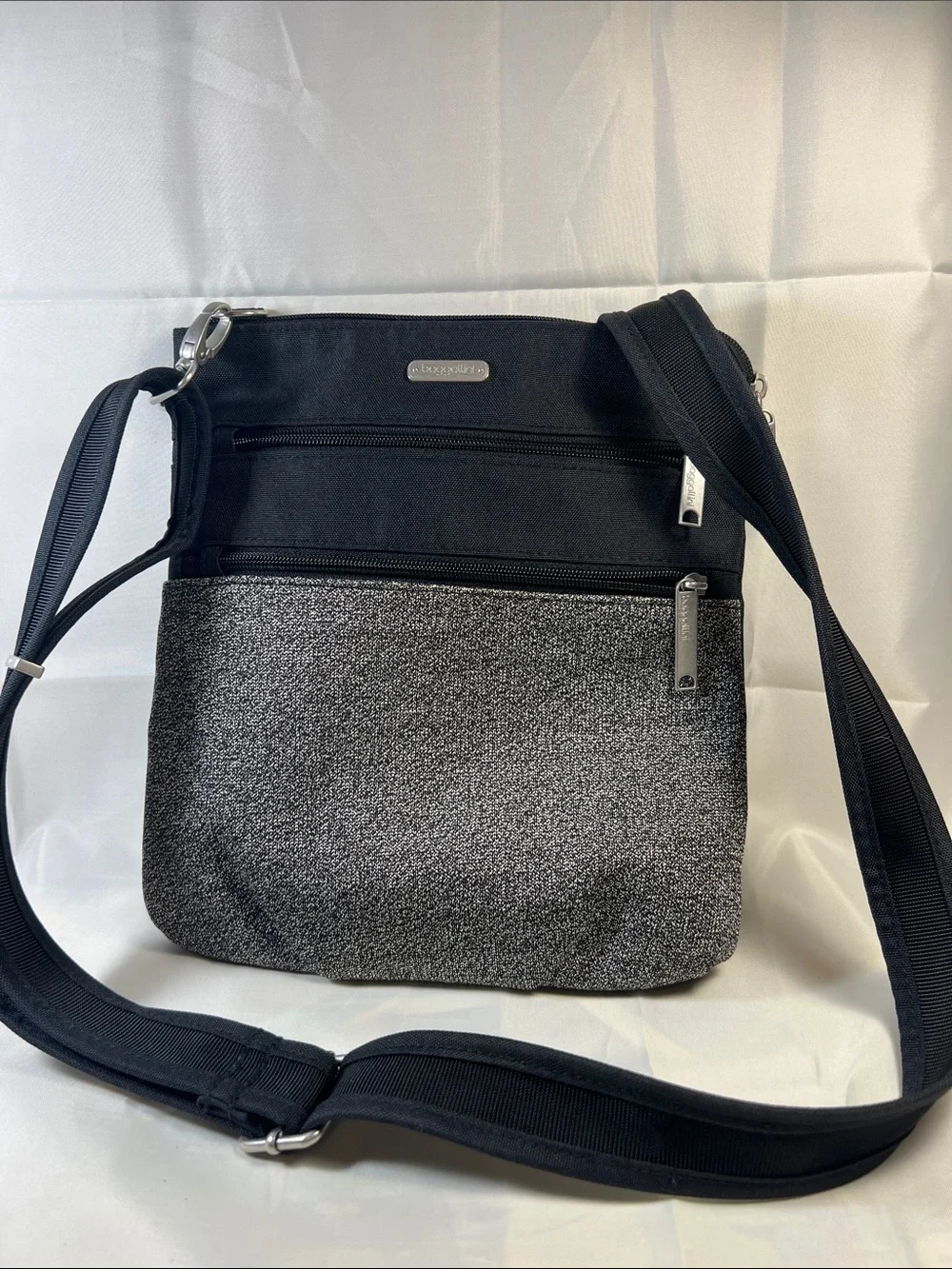 Baggallini Black and Gray Textured Crossbody Messenger